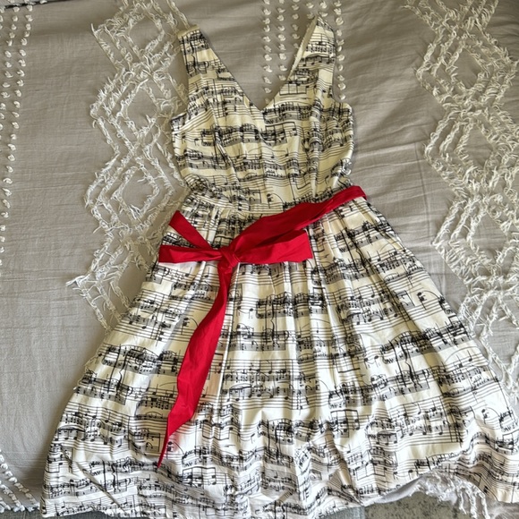 Music notes dress from ModCloth - Picture 7 of 10